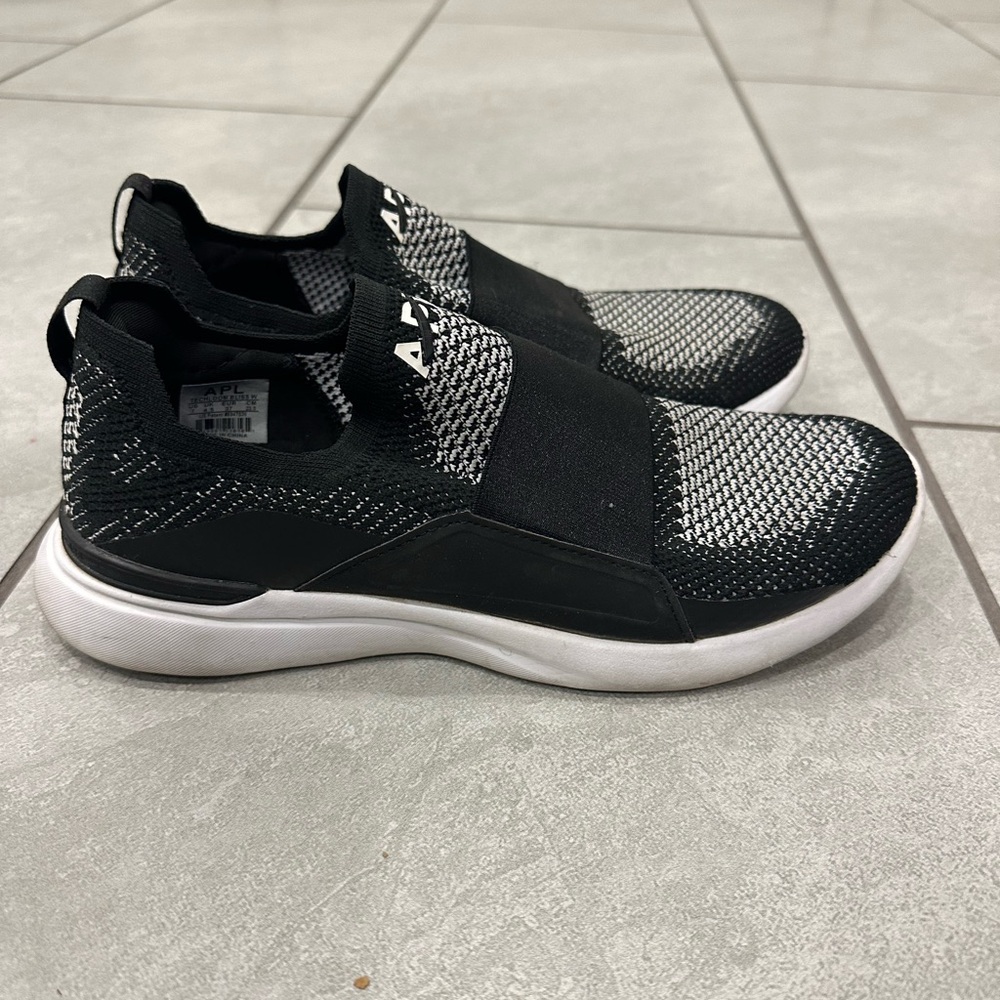 APL Techloom Bliss W’s - Black/White Sz 7